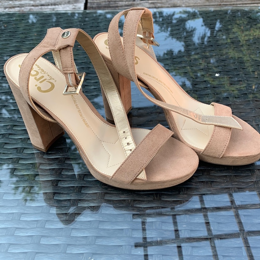 Circus by Sam Edelman tan high heel ankle strap sandal, size 7